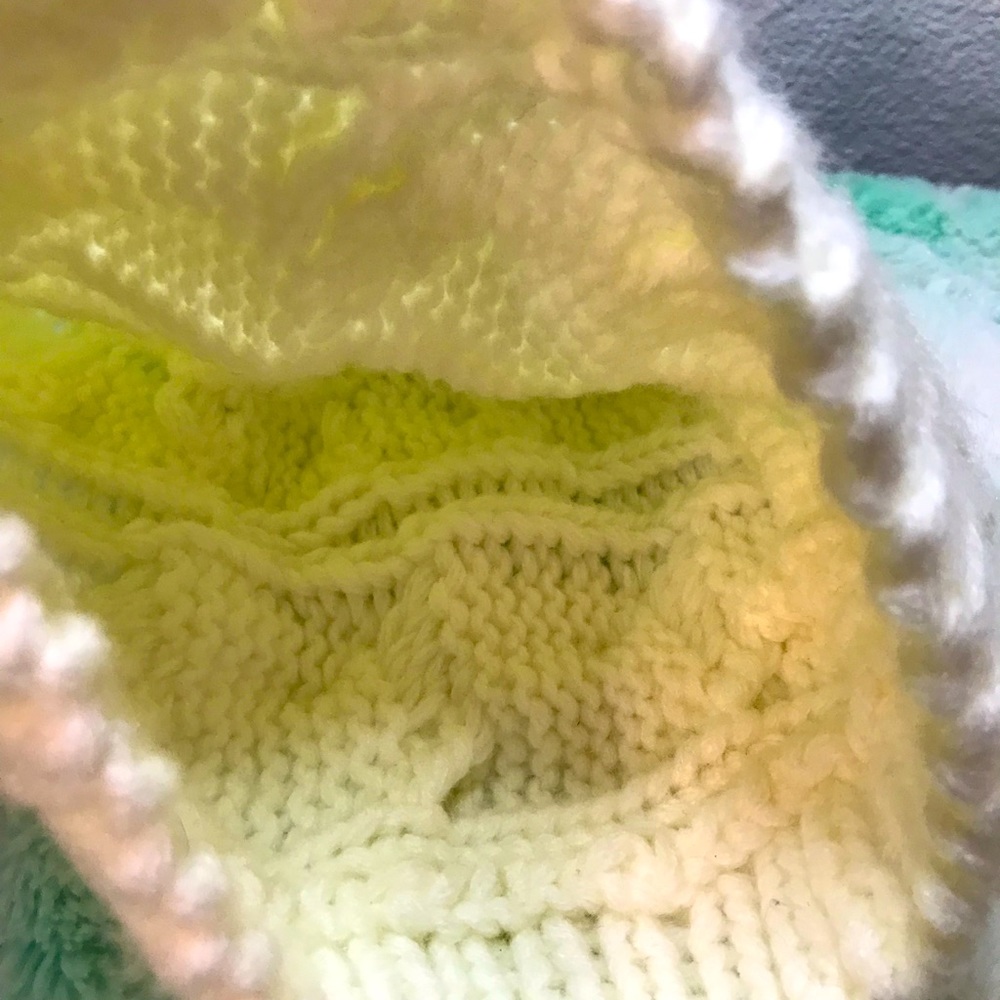 North face woman’s beanie - Picture 3 of 4